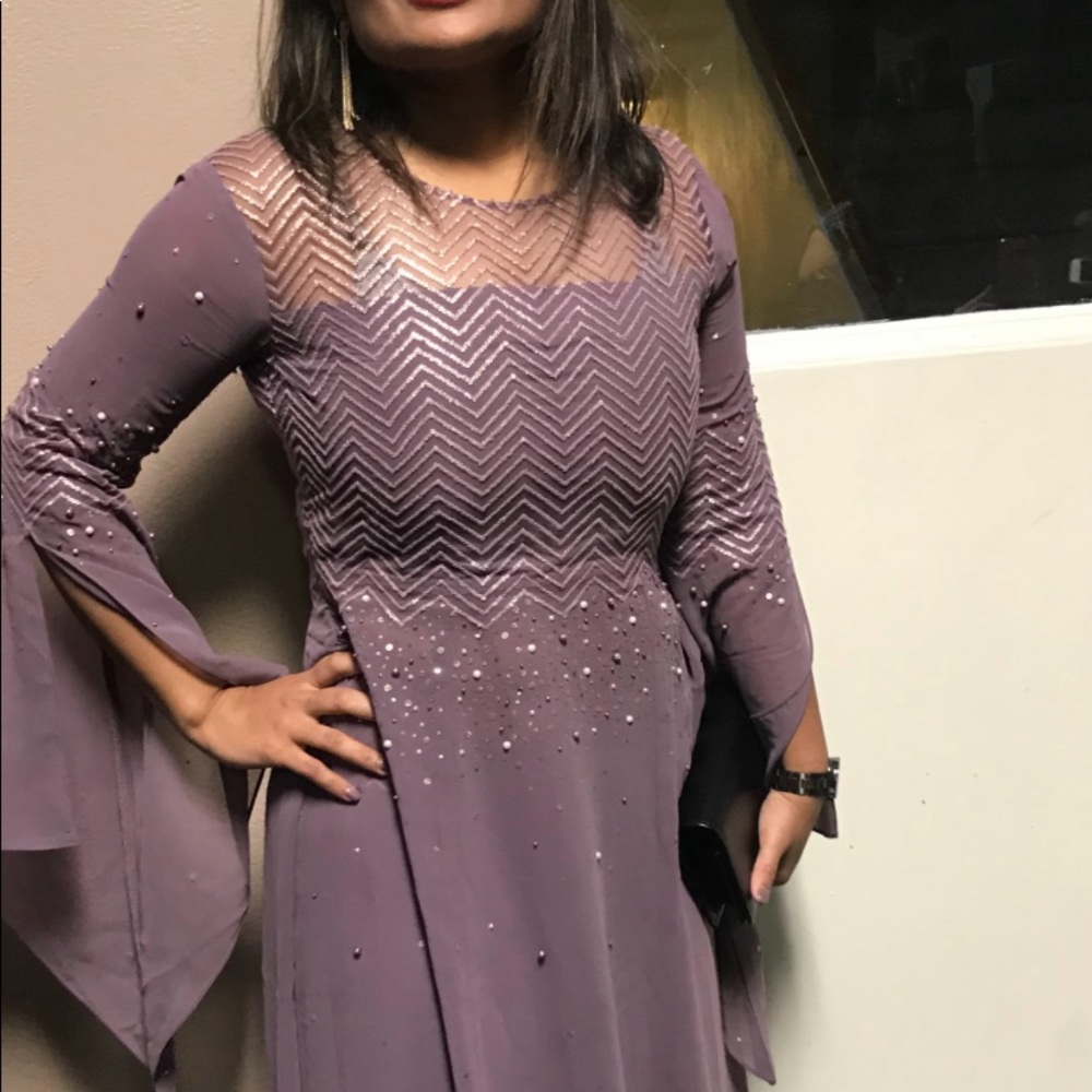 Light purple plazo with long top has a sequence and purl work